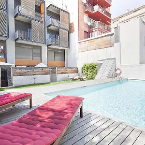 Apartamento My Space Pool Garden, Barcelona